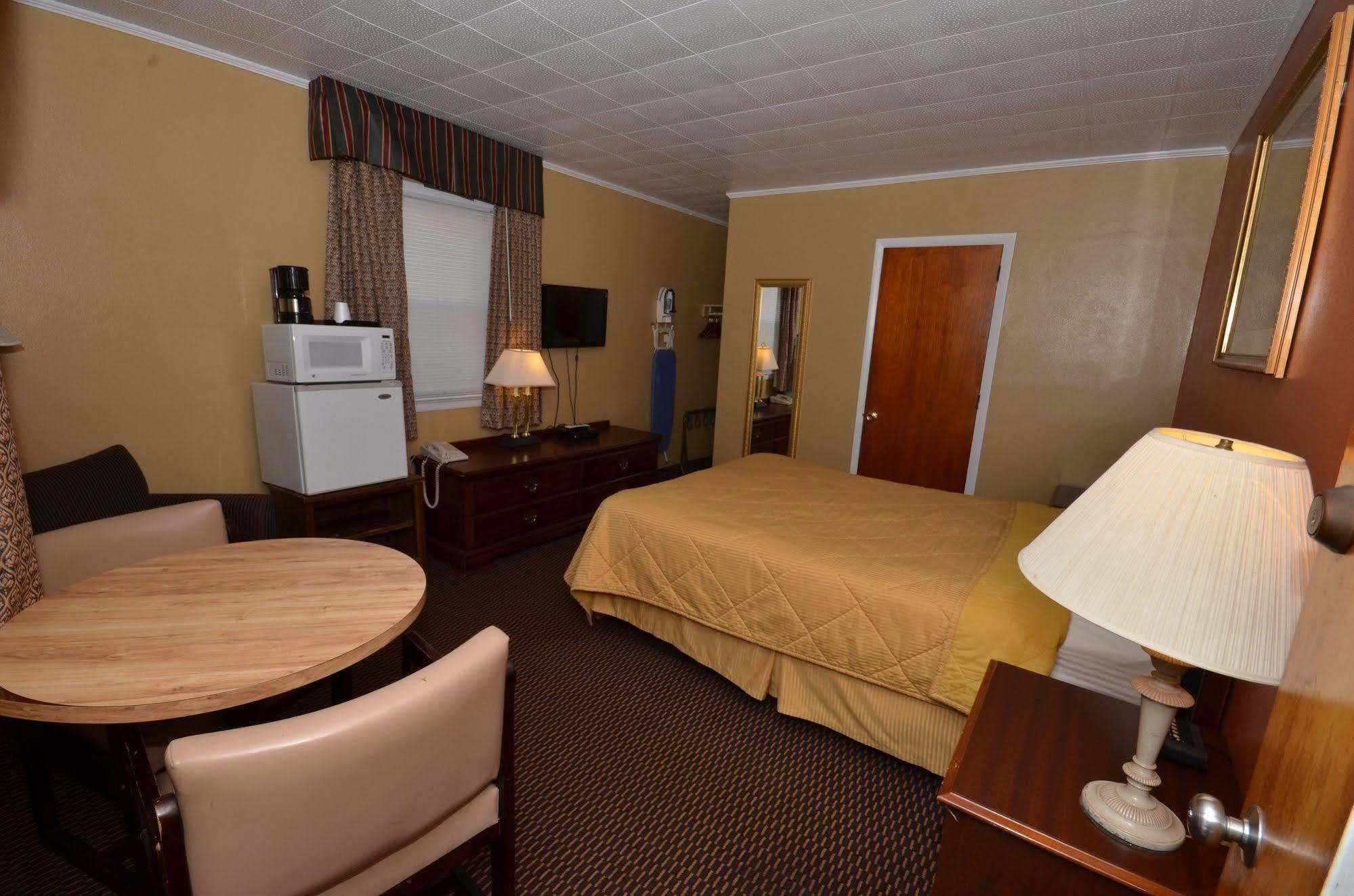 Budget Host Inn New Berlinville Exterior foto